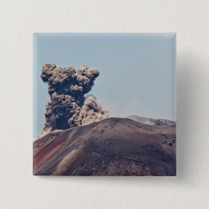 Badge Carré 5 Cm Fumée s'échappant du volcan actif Anak Krakatau