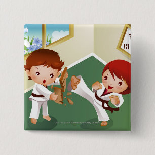 Badge Carré 5 Cm Garçon de karaté jugeant en bois avec des autres