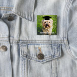 Badge Carré 5 Cm Graduation Chien portant Grad Casquette Photo pers<br><div class="desc">Bouton de graduation avec ce mignon chien portant une casquette de graduation ou téléchargez la photo de votre chien et faites-le porter le casquette. Ajoutez votre texte personnalisé pour personnaliser.</div>