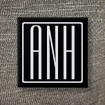 Badge Carré 5 Cm Gras moderne 3 initiales Monogramme | Blanc sur no<br><div class="desc">Classy,  bold et moderne.</div>