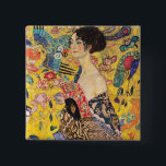 Badge Carré 5 Cm Gustav Klimt - Dame avec ventilateur<br><div class="desc">Dame avec ventilateur - Gustav Klimt,  Huile sur toile,  1917-1918</div>