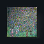 Badge Carré 5 Cm Gustav Klimt - Rosiers sous les arbres<br><div class="desc">Rosiers sous les arbres / Roses sous les arbres par Gustav Klimt en 1905</div>