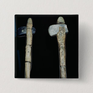 Badge Carré 5 Cm Haches en pierre, préhistoriques