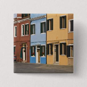 Badge Carré 5 Cm Italie, Burano. Rangée colorée de maisons et vide