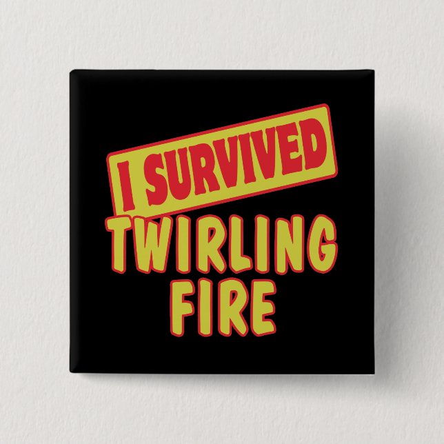BADGE CARRÉ 5 CM J'AI SURVÉCU AU FEU DE TWIRLING (Devant)