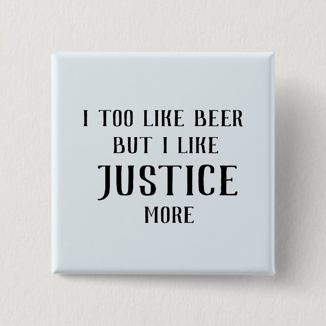 Badge Carré 5 Cm J'aime aussi la bière, mais j'aime plus la justice (Devant)