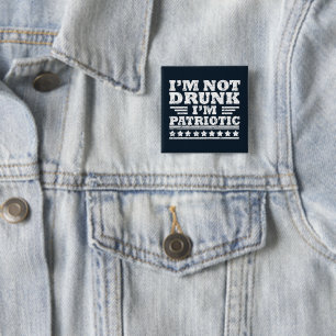 Badge Carré 5 Cm Je ne suis pas ivre. Je suis patriote Drôle 4 juil