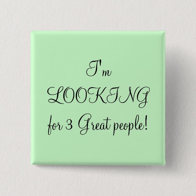 Badge Carré 5 Cm Je recherche 3 grandes personnes ! (Devant)
