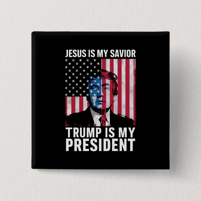 Badge Carré 5 Cm Jésus Est Mon Sauveur Trump Est Mon Président 2024 (Devant)