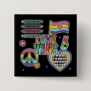 Badge Carré 5 Cm Jour de la fierté. L'amour gagne. Je suis queer et