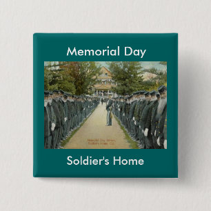 Badge Carré 5 Cm Journée vintage de commémoration Révision Soldats 