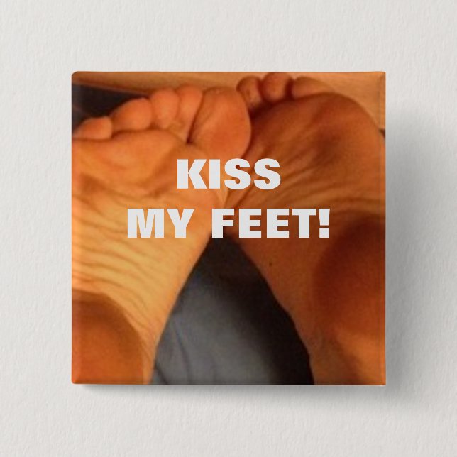 BADGE CARRÉ 5 CM KISS MES PIEDS ! (Devant)