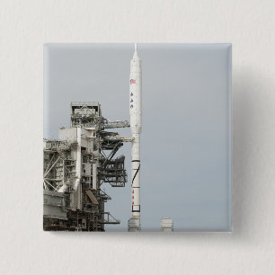 Badge Carré 5 Cm La fusée d'Ares IX est vue sur la plate-forme de