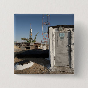 Badge Carré 5 Cm La fusée Soyouz peu après l'arrivée 2