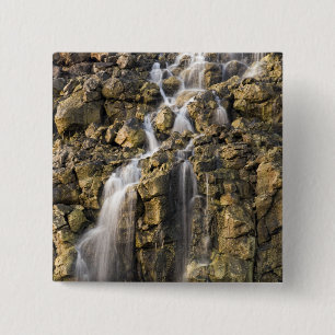 Badge Carré 5 Cm La saumure tombe de la roche volcanique chute