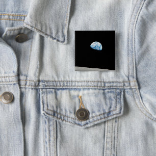 Badge Carré 5 Cm La Terre S'Élève Au-Dessus De L'Horizon Lunaire.
