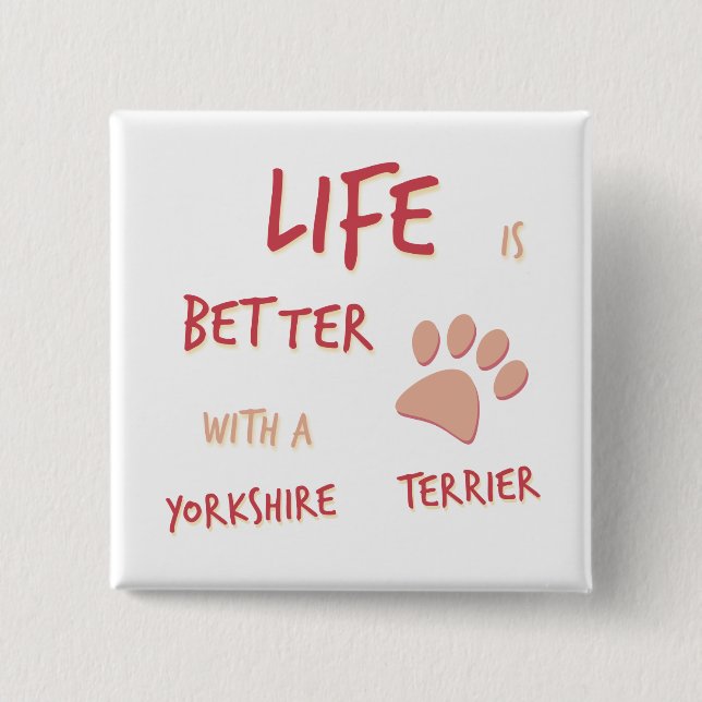 Badge Carré 5 Cm La vie est meilleur Yorkshire Terrier (Devant)
