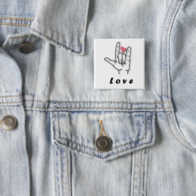 Badge Carré 5 Cm Langue des signes Amour (En situation)