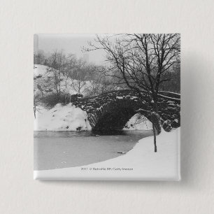 Badge Carré 5 Cm Le pont en pierre au-dessus de la neige a couvert