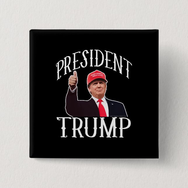 Badge Carré 5 Cm Le président Donald Trump, le Casquette rouge lève (Devant)
