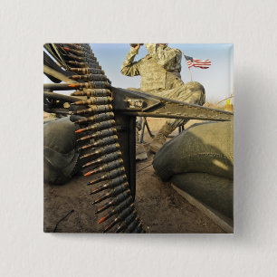 Badge Carré 5 Cm le soldat surveille pour l'activité ennemie