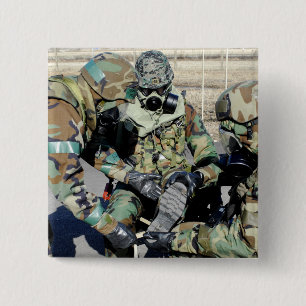 Badge Carré 5 Cm Les aviateurs aident un soldat d'armée de