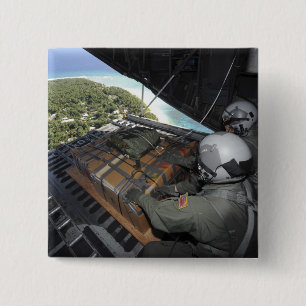 Badge Carré 5 Cm Les aviateurs poussent une palette de biens donnés