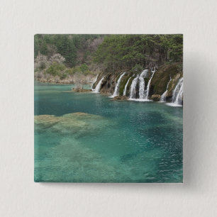 Badge Carré 5 Cm Les dépôts minéraux font des cascades et une eau c