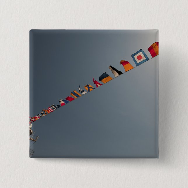 Badge Carré 5 Cm Les drapeaux survolent le pont de l'USS Iwo Jima (Devant)