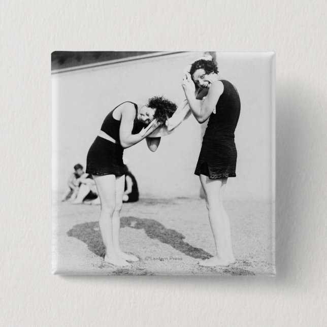 Badge Carré 5 Cm Les femmes qui pleurent leurs cheveux à la plage (Devant)