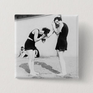 Badge Carré 5 Cm Les femmes qui pleurent leurs cheveux à la plage