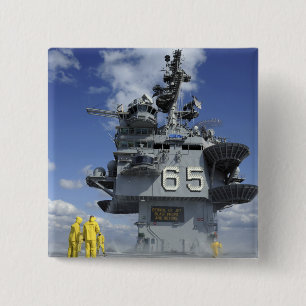 Badge Carré 5 Cm Les marins de département d'air examinent le syste