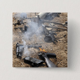 Badge Carré 5 Cm Les morceaux d'armes ennemies présentent pour