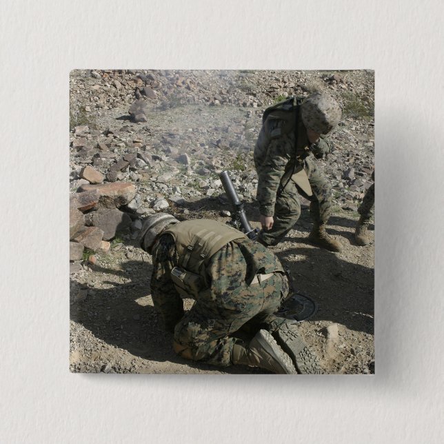 Badge Carré 5 Cm Les mortiers couvrent leurs oreilles et évitent le (Devant)