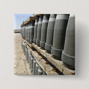 Badge Carré 5 Cm Les rangées de munitions sont empilées et préparée