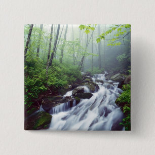 Badge Carré 5 Cm Linn Cove Creek cascade à travers la brume