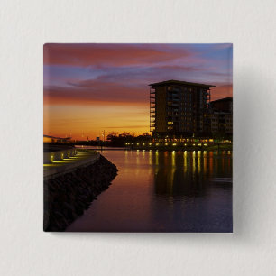 Badge Carré 5 Cm Loisirs Lagon et appartements au coucher du soleil
