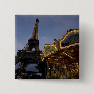 Badge Carré 5 Cm Manège près de la Tour Eiffel le soir,