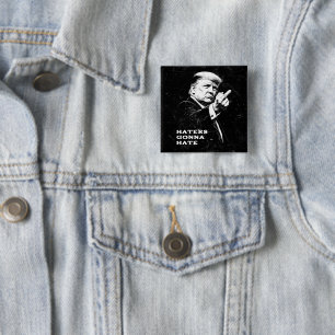Badge Carré 5 Cm Meme drôle du doigt d'honneur de Trump 2026