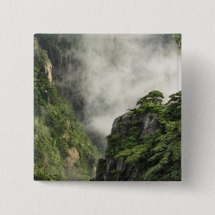 Badge Carré 5 Cm Mist au milieu des sommets et des vallées du Gran