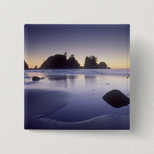 Badge Carré 5 Cm Montage d'homme portant un kayak, plage de ShiShi,