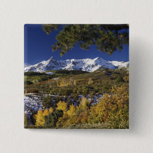 Badge Carré 5 Cm Montagnes de San Juan et arbres trembles en couleu