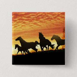 Badge Carré 5 Cm Mustangs sauvages