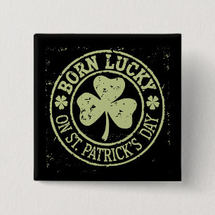 Badge Carré 5 Cm Né Chanceux le jour de la Saint-Patrick Anniversai