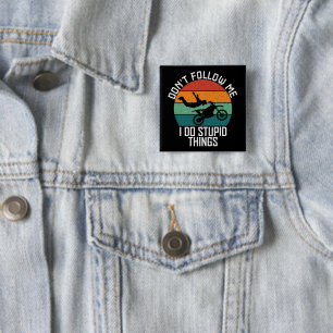 Badge Carré 5 Cm Ne me suivez pas Je fais des choses stupides Cool