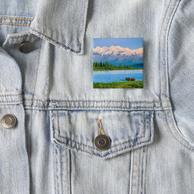 Badge Carré 5 Cm Orignal mâle dans le Wonder Lake (En situation)
