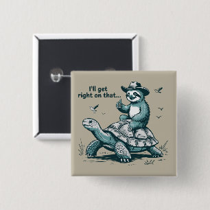 Badge Carré 5 Cm Paresseux à Cheval sur une Tortue Humour Je M'y Me