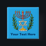 Badge Carré 5 Cm Persian Magen David Menorah<br><div class="desc">Cette image a été adaptée à partir d'un carrelage juif perse antique et présente une menorah avec un Magen David (Étoile de David) encadré de branches d'olivier. Les imperfections de l'image originale peinte à la main ont été conservées.</div>
