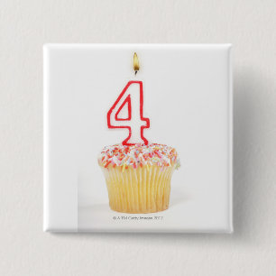 Badge Carré 5 Cm Petit gâteau avec une bougie numérotée 2