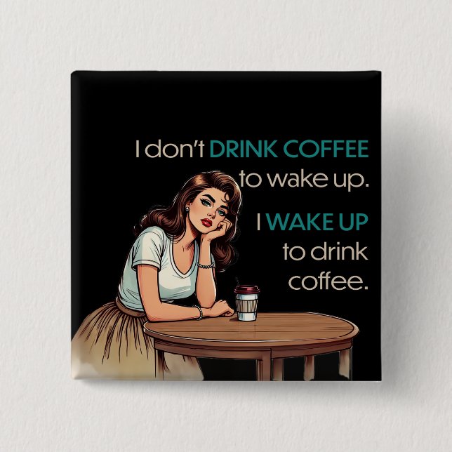 Badge Carré 5 Cm Pin-up Girl—I Wake Up to Drink Coffee (Devant)